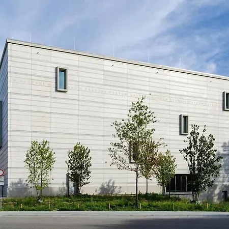 Am Neues Museum Comfortable