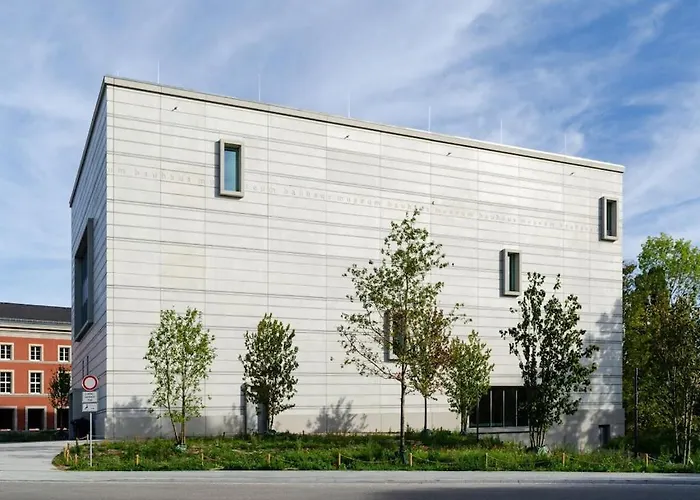 Am Neues Museum Comfortable